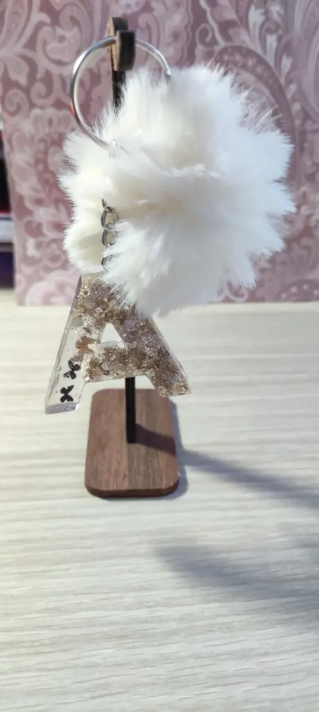 PC°7 - porte clé initiale gros pompon