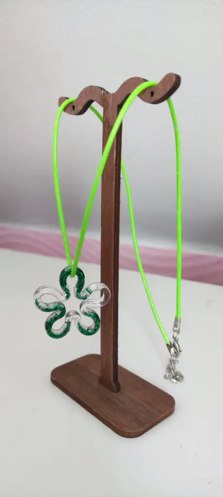 C°3 - Collier + pampille fleur vide